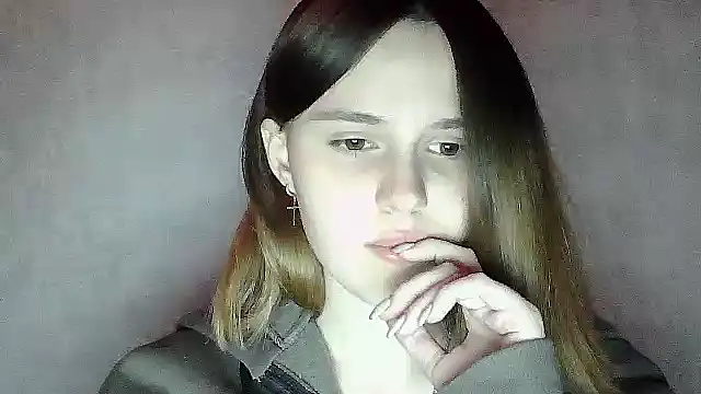 Snapshot of SweetLoraa chatting on October 22, 2:45 am SweetLoraa online show from October 22, 2:45 am