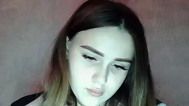 Snapshot of SweetLoraa chatting on December 1, 5:18 pm SweetLoraa online show from December 1, 5:18 pm