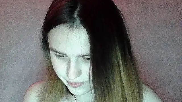 Snapshot of SweetLoraa chatting on December 13, 7:53 pm SweetLoraa online show from December 13, 7:53 pm