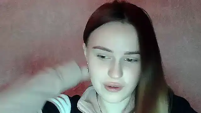 Snapshot of SweetLoraa chatting on December 14, 8:13 pm SweetLoraa online show from December 14, 8:13 pm