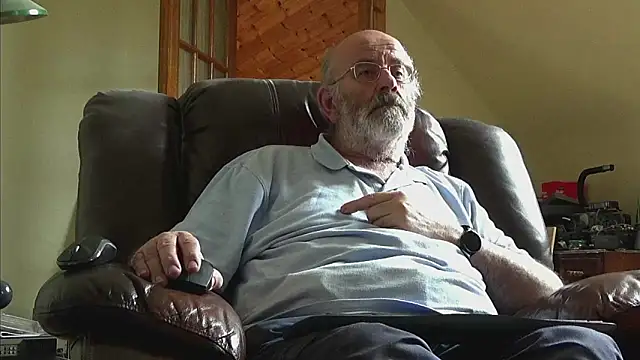 Snapshot of janzer13 chatting on May 31, 1:51 pm janzer13 online show from May 31, 1:51 pm