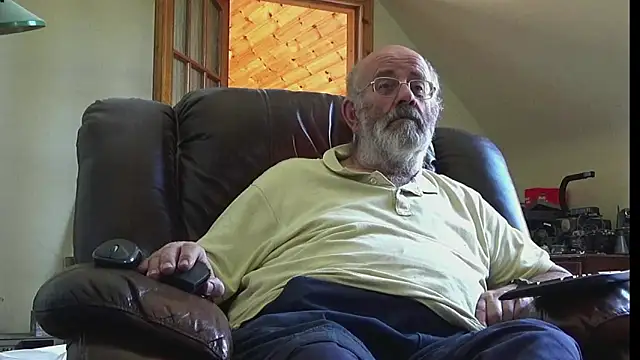 Snapshot of janzer13 chatting on June 12, 1:10 pm janzer13 online show from June 12, 1:10 pm