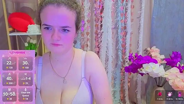 Snapshot of Luisa_Rosee chatting on February 23, 6:49 pm Luisa Rosee online show from February 23, 6:49 pm