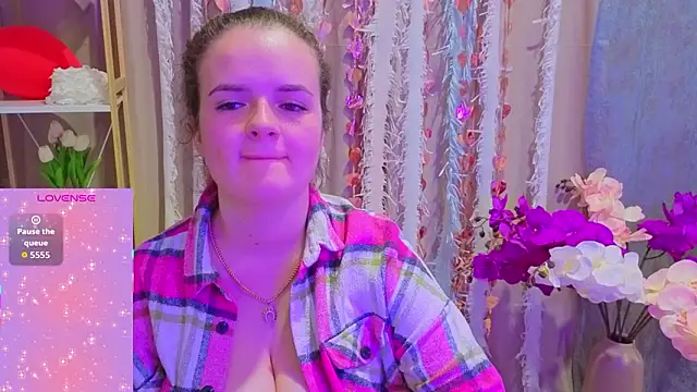 Snapshot of Luisa_Rosee chatting on March 5, 6:48 pm Luisa Rosee online show from March 5, 6:48 pm