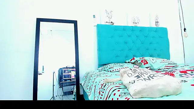 Snapshot of cris_dulce chatting on December 1, 6:24 pm cris dulce online show from December 1, 6:24 pm