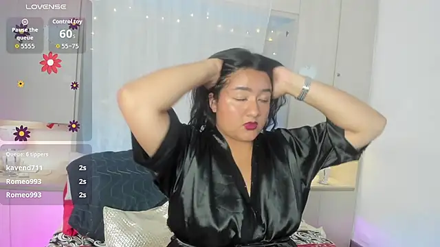 LilyWhitney online show from October 31, 4:13 am