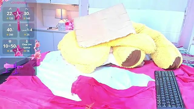 LilyWhitney online show from April 19, 9:08 am