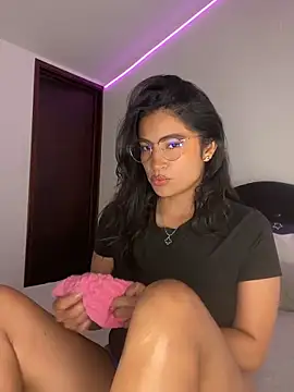 Snapshot of MiaAlarie chatting on February 13, 8:10 am MiaAlarie online show from February 13, 8:10 am