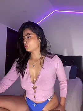 Snapshot of MiaAlarie chatting on February 14, 7:27 am MiaAlarie online show from February 14, 7:27 am