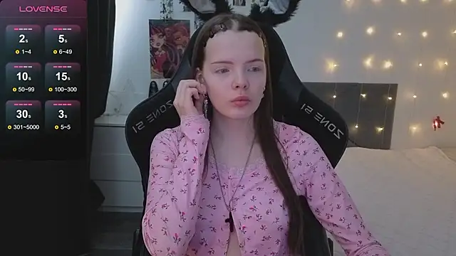 Luna Navy online show from February 15, 7:05 am