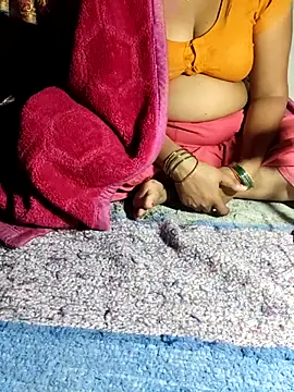 Snapshot of POOJACOUPLE chatting on July 24, 7:45 pm POOJACOUPLE online show from July 24, 7:45 pm
