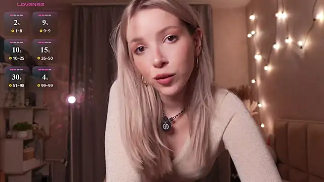 Snapshot of peachii_meow chatting on July 4, 2:45 pm peachii meow online show from July 4, 2:45 pm