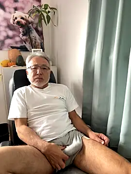 gholly2007 online show from November 13, 2:32 am