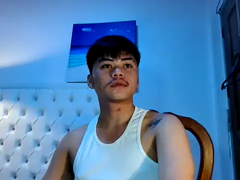 hot emman online show from March 29, 2:39 pm