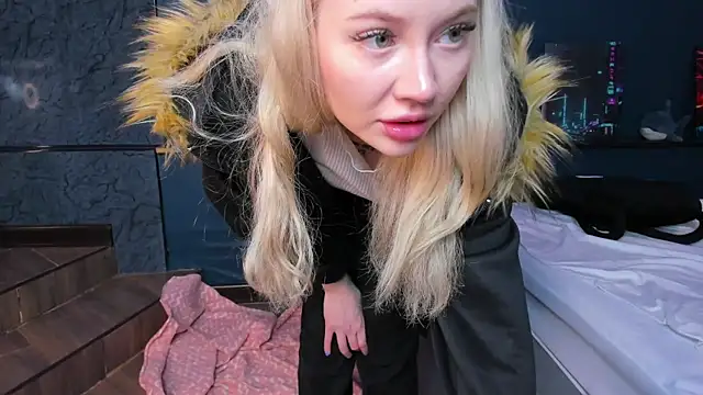 Lillie Berry online show from April 4, 4:33 am