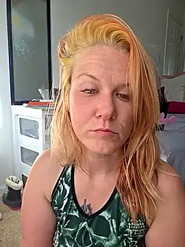 Snapshot of RhondaRump chatting on April 3, 12:58 pm RhondaRump online show from April 3, 12:58 pm