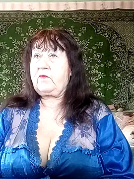 Snapshot of CrystalLime6411 chatting on February 21, 6:58 am CrystalLime6411 online show from February 21, 6:58 am