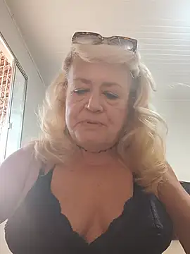 Snapshot of Belladama61 chatting on July 1, 10:17 am Belladama61 online show from July 1, 10:17 am
