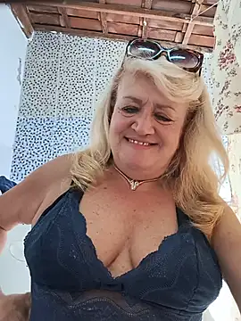 Snapshot of Belladama61 chatting on July 19, 10:30 am Belladama61 online show from July 19, 10:30 am