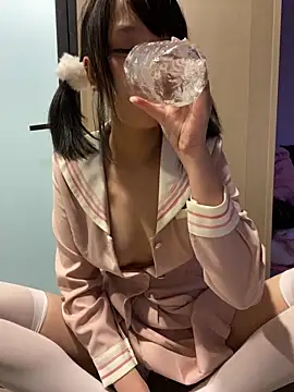 Snapshot of a5l2e0x chatting on March 12, 12:33 pm a5l2e0x online show from March 12, 12:33 pm