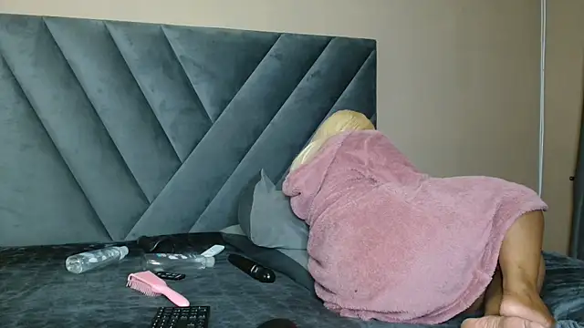 Snapshot of ThickTemptress18 chatting on May 12, 10:18 pm ThickTemptress18 online show from May 12, 10:18 pm
