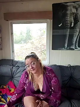 Misspapillon1840 online show from November 6, 9:21 am