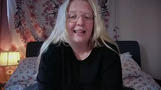 Daisyxoxo  online show from May 19, 8:42 am