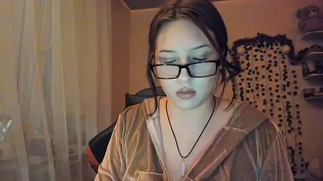 Stephanie Hills online show from January 15, 7:17 pm