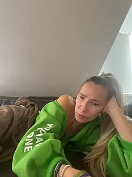 Snapshot of blondi2077 chatting on October 20, 7:53 am blondi2077 online show from October 20, 7:53 am