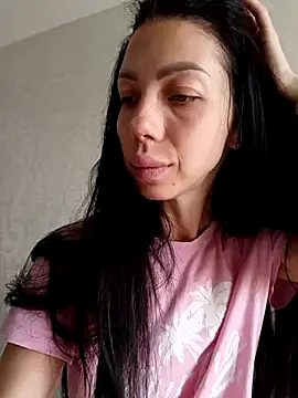 Snapshot of Princessa99885 chatting on September 18, 6:15 am Princessa99885 online show from September 18, 6:15 am
