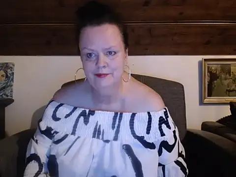 TiffanyMature online show from June 27, 8:03 pm
