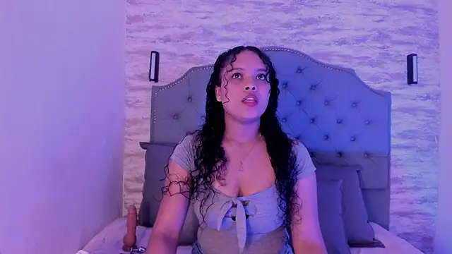 ValeriaJulio  online show from September 30, 11:48 am