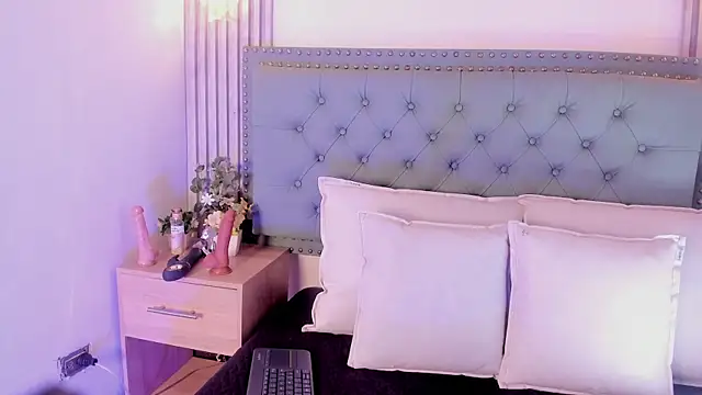 ValeriaJulio  online show from October 29, 7:26 pm