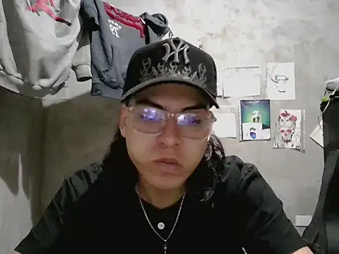 Snapshot of dirty_model chatting on April 19, 8:13 am dirty model online show from April 19, 8:13 am