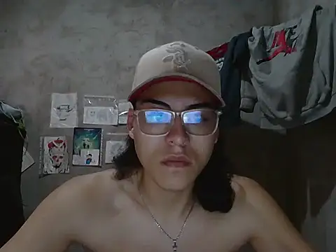 Snapshot of dirty_model chatting on April 19, 7:38 pm dirty model online show from April 19, 7:38 pm