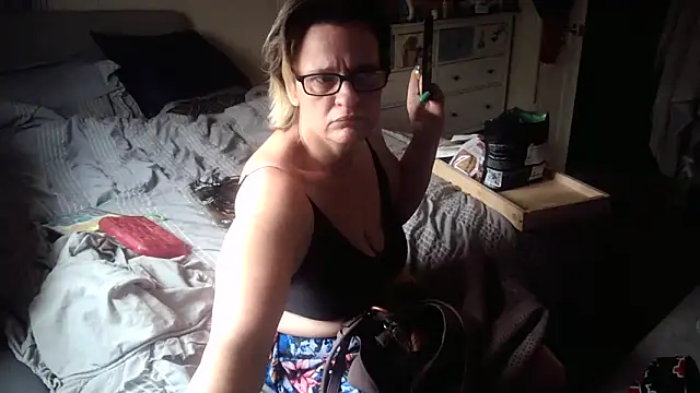 Snapshot of PremiumKitty chatting on February 16, 9:55 pm PremiumKitty online show from February 16, 9:55 pm