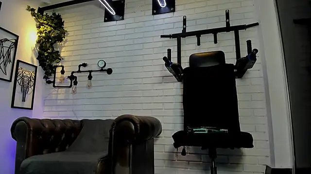 ItaloMoore online show from October 24, 11:17 am