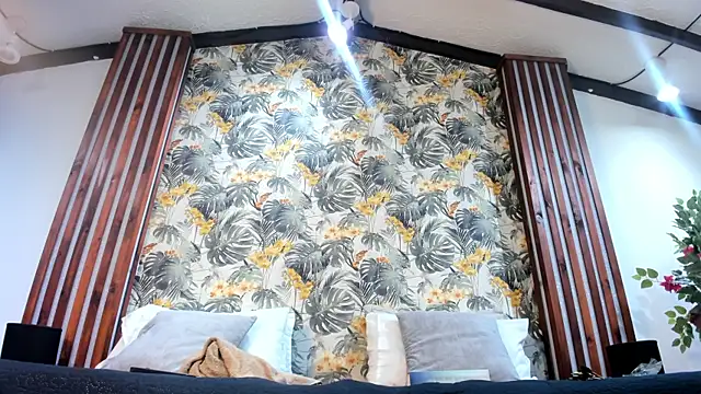 ItaloMoore online show from April 2, 12:36 pm