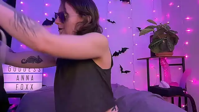 mistressannafoxx online show from January 13, 10:04 pm