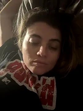 Snapshot of M1l3yD3w chatting on September 16, 3:18 am M1l3yD3w online show from September 16, 3:18 am