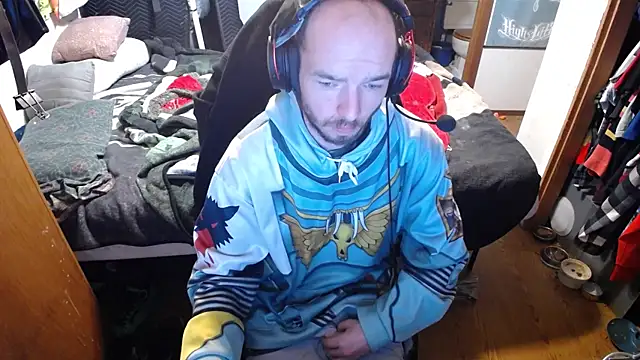 Snapshot of womenhateme69 chatting on April 6, 9:32 am womenhateme69 online show from April 6, 9:32 am