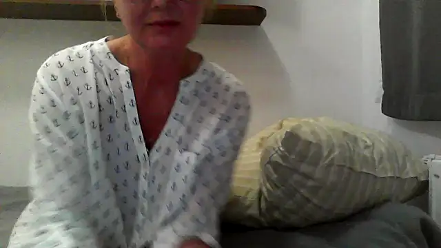 IrynaMolbertx online show from September 25, 7:28 pm