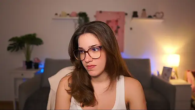 kissie cat online show from February 18, 2:13 pm