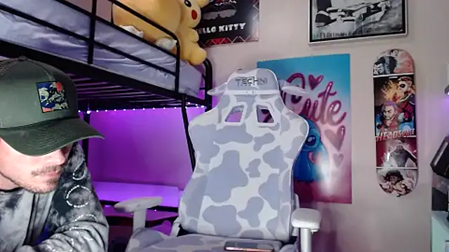 emocouplee666 online show from October 13, 9:42 am