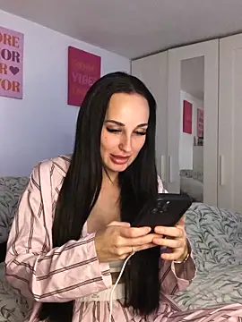 Snapshot of Rosieredxox chatting on February 7, 10:24 pm Rosieredxox online show from February 7, 10:24 pm