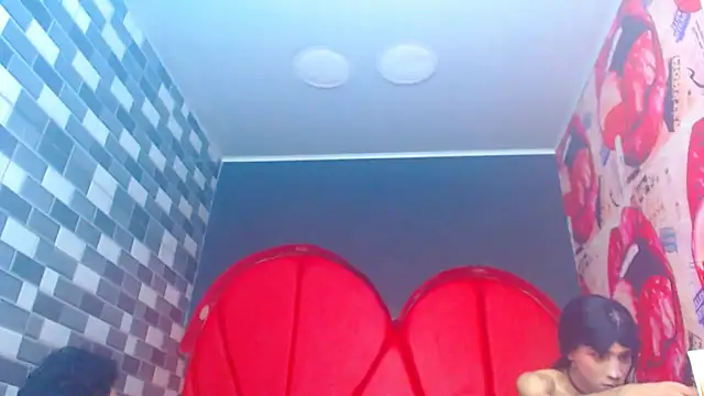 julessxcharlotte online show from December 18, 2:23 pm