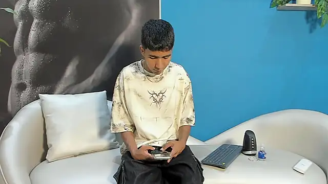 ender h0t online show from January 10, 1:57 pm