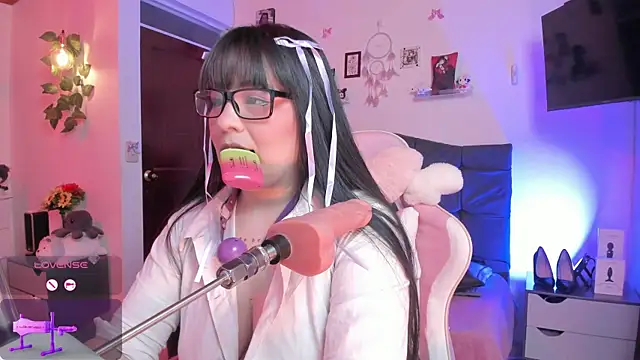 Snapshot of Fia__ chatting on October 30, 3:19 am Fia online show from October 30, 3:19 am