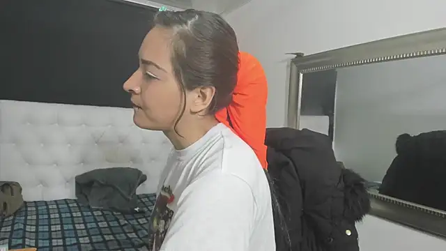 Snapshot of evelynesex chatting on October 15, 2:11 am evelynesex online show from October 15, 2:11 am