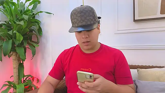 Snapshot of Naim_Bennetsex chatting on April 24, 6:32 pm Naim Bennetsex online show from April 24, 6:32 pm